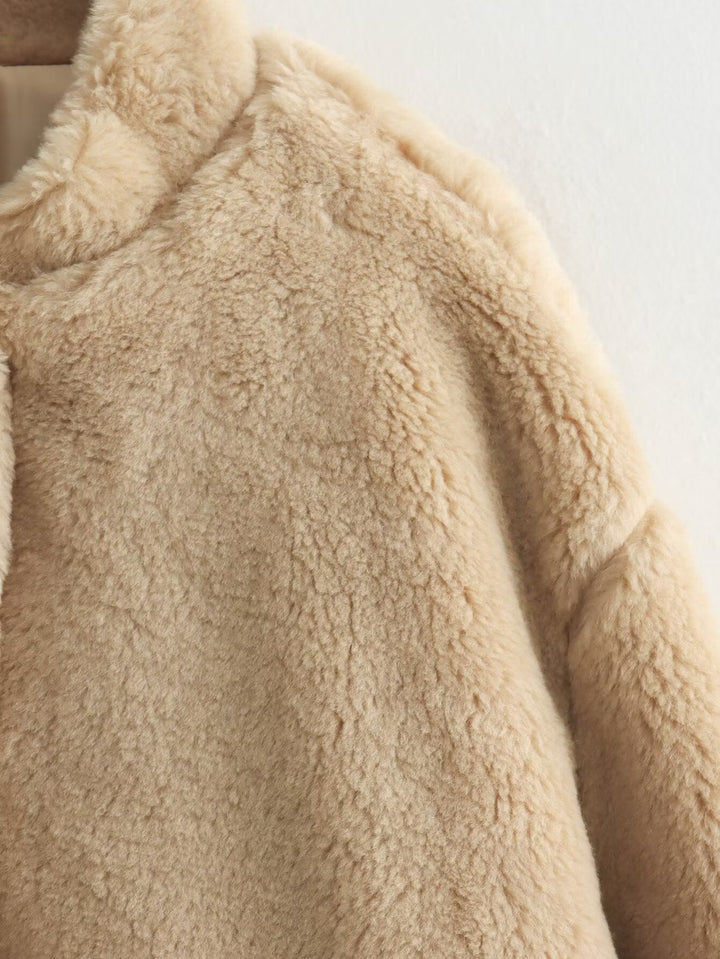 Wygodna i puszysta damska kurtka z misiem do przytulania