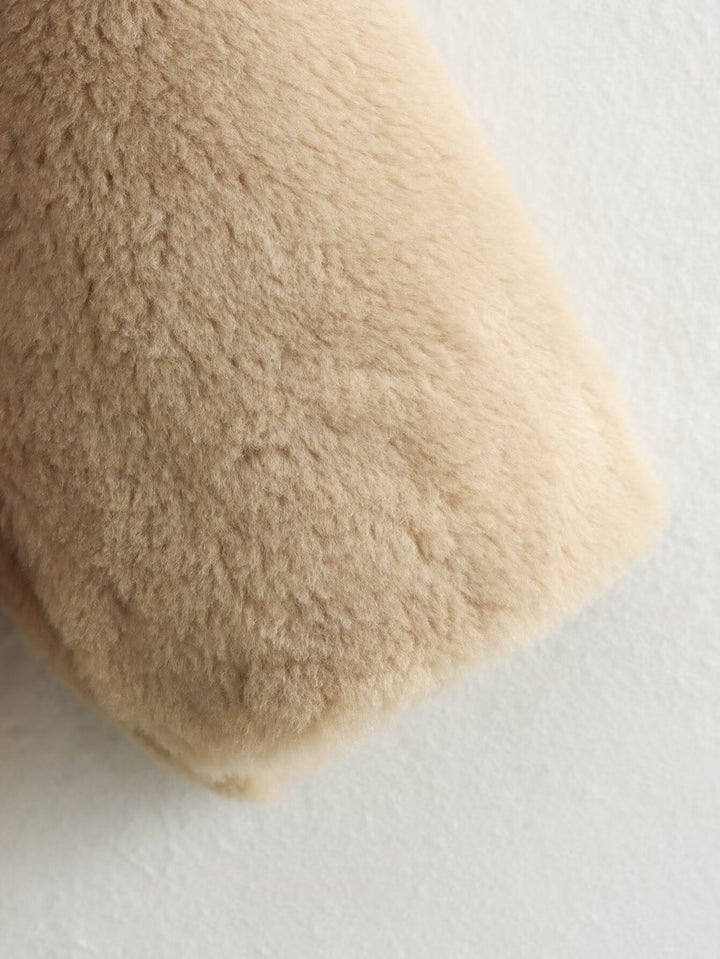 Wygodna i puszysta damska kurtka z misiem do przytulania