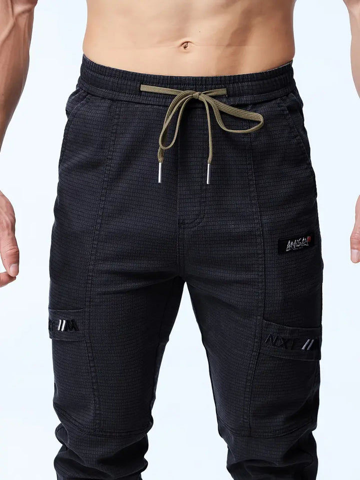 Stylowe joggery męskie ze sznurkiem ściągającym i wygodnym, elastycznym, zwężanym krojem