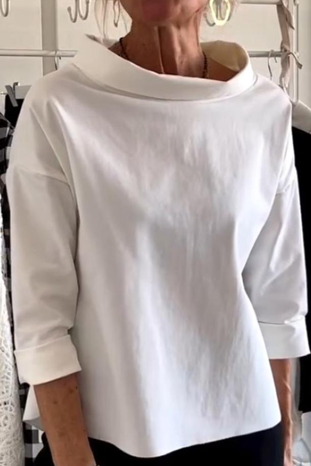 Stylowy damski top z eleganckim wysokim kołnierzem