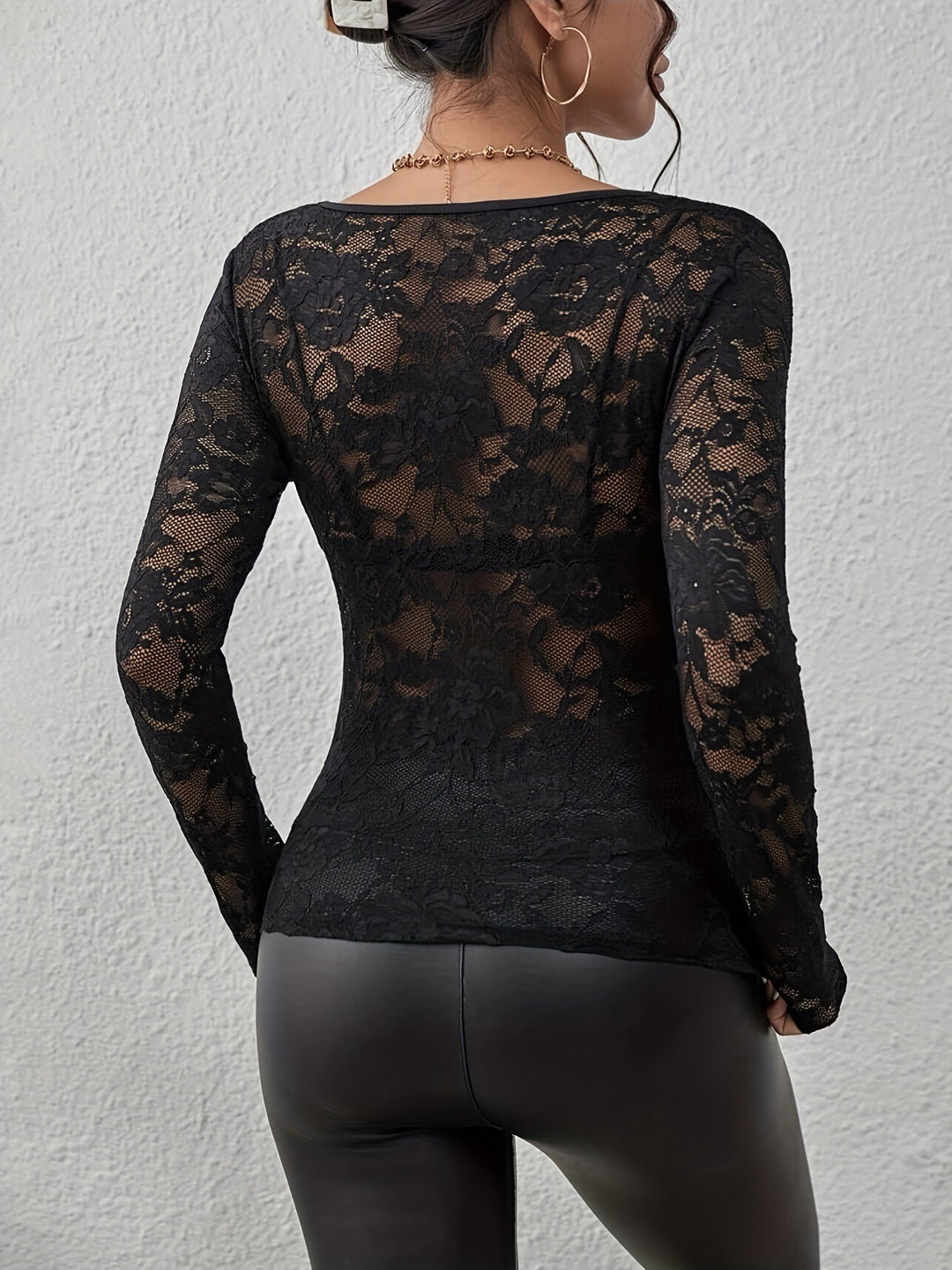 Elegancka damska koszula koronkowa zapewniająca stylowy wygląd