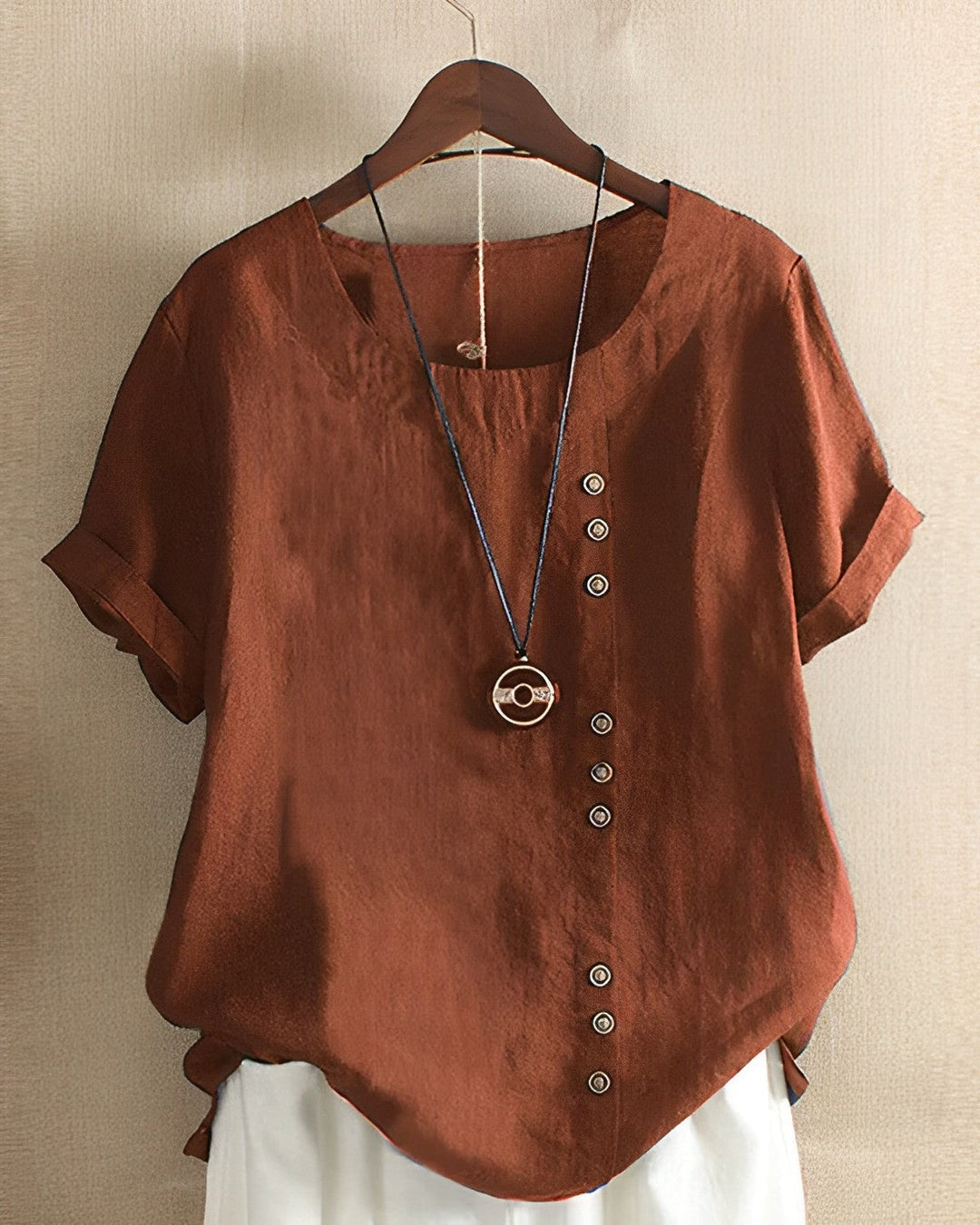 Elegancka lniana bluzka damska ze stylowymi guzikami dla nowoczesnego wyglądu