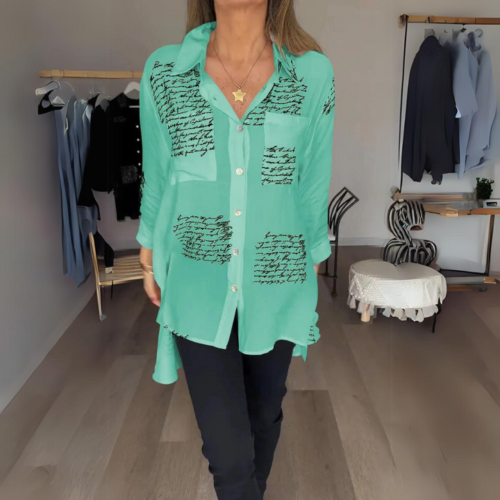 Stylowa bluzka damska z modnym nadrukiem w litery