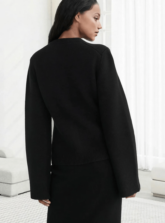 Elegancki damski kardigan zapinany na guziki w klasycznym stylu