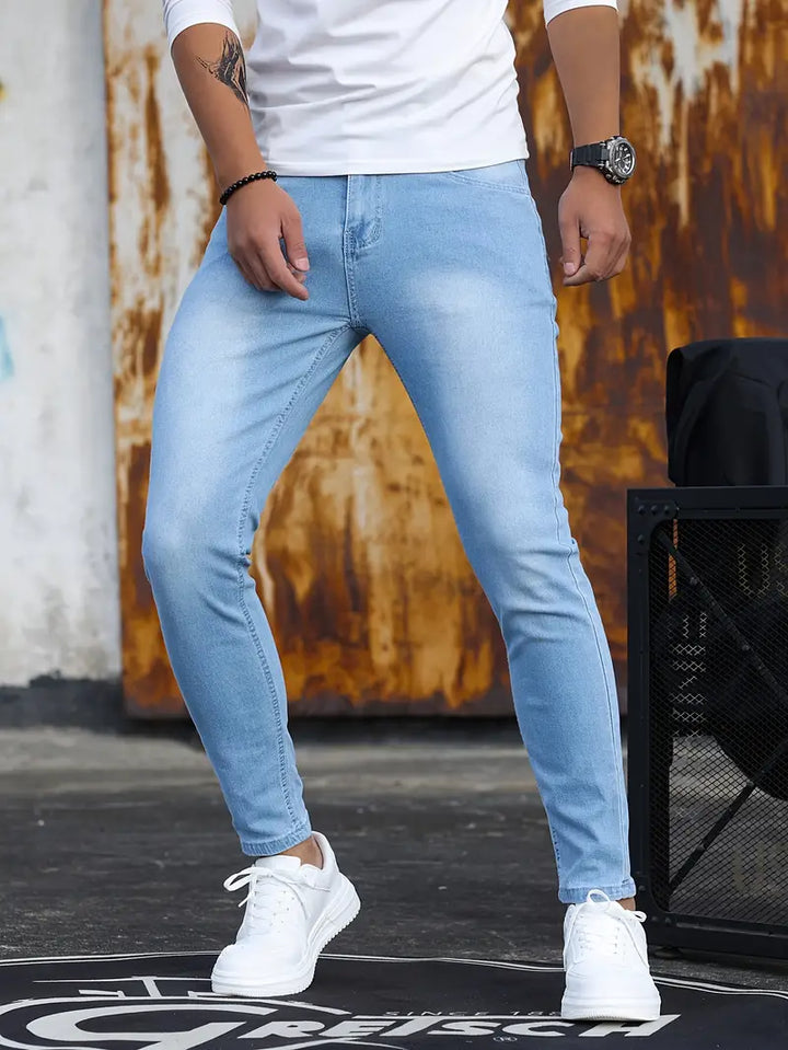 Fajne męskie jeansy skinny wykonane z rozciągliwego denimu o średniej gramaturze dla optymalnego komfortu.