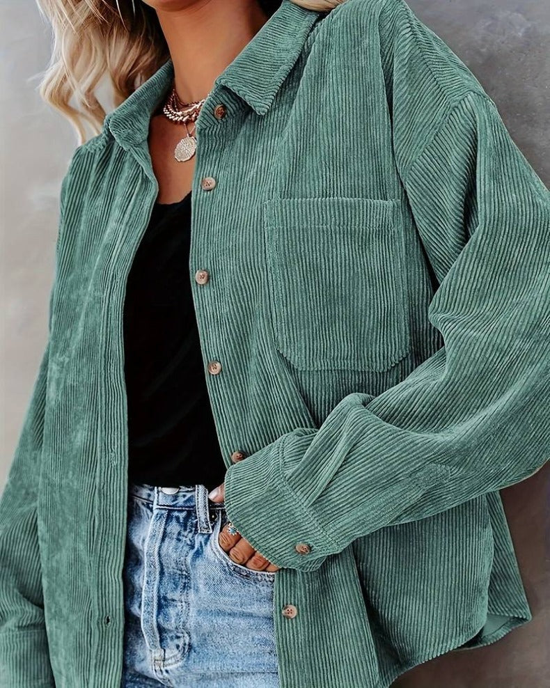 Elegancka koszula damska z kołnierzykiem w stylu vintage i stylowym zapięciem na guziki