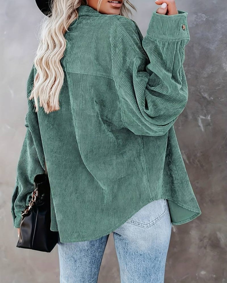 Elegancka koszula damska z kołnierzykiem w stylu vintage i stylowym zapięciem na guziki