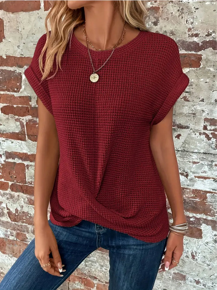 Stylowy damski top z dzianiny waflowej z ozdobnymi skręconymi detalami i modnymi podwiniętymi rękawami