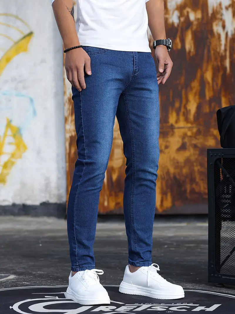 Fajne męskie jeansy skinny wykonane z rozciągliwego denimu o średniej gramaturze dla optymalnego komfortu.