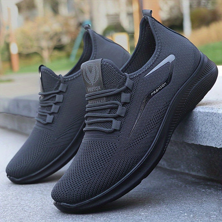 Wygodne czarne męskie buty wsuwane z ergonomiczną podeszwą