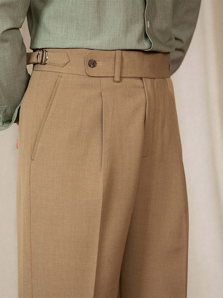 Casualowe spodnie męskie w starym stylu, z wygodnym wysokim stanem zapewniającym elegancki wygląd