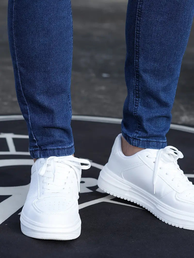 Fajne męskie jeansy skinny wykonane z rozciągliwego denimu o średniej gramaturze dla optymalnego komfortu.
