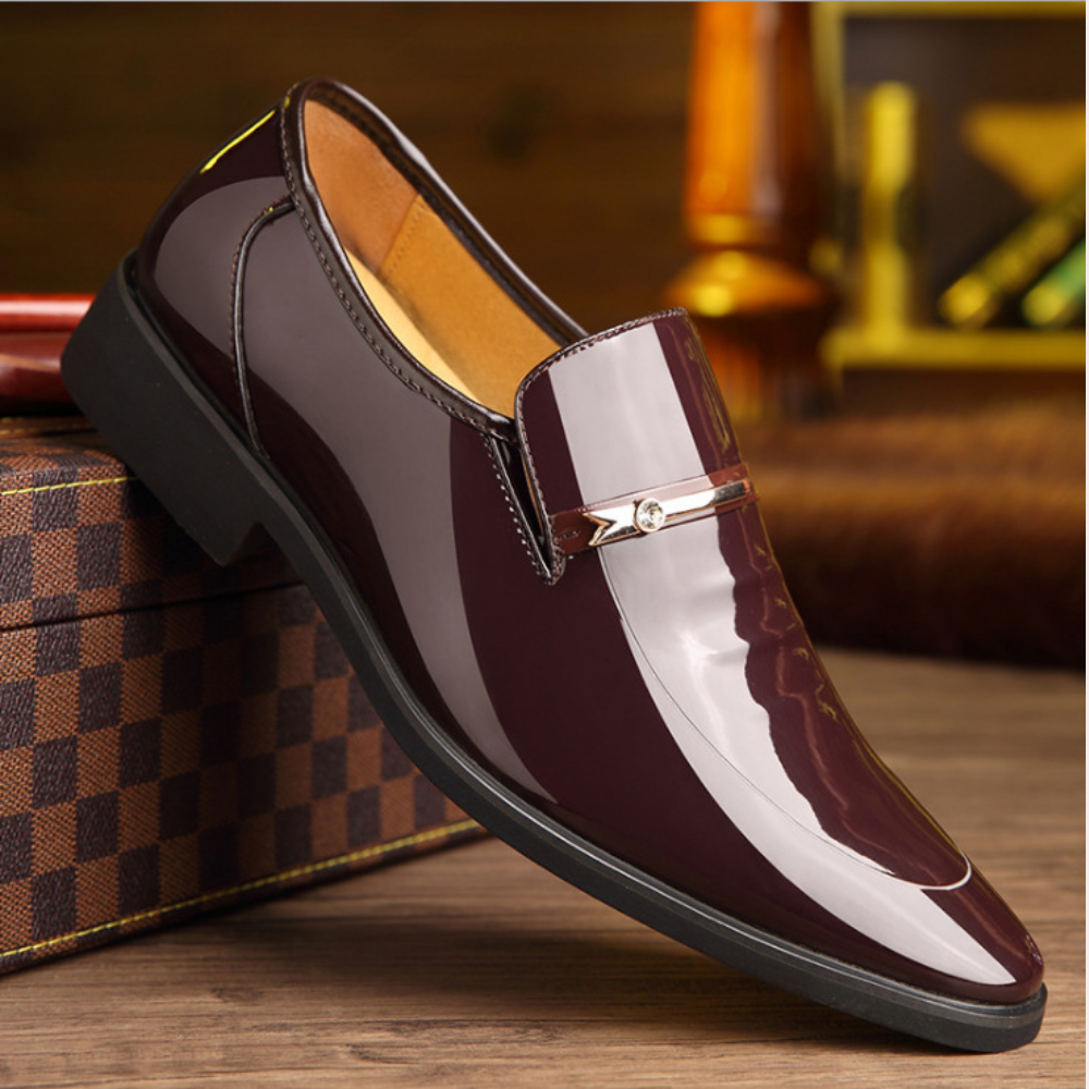 Eleganckie i wypolerowane buty męskie zapewniające nienaganny, profesjonalny styl