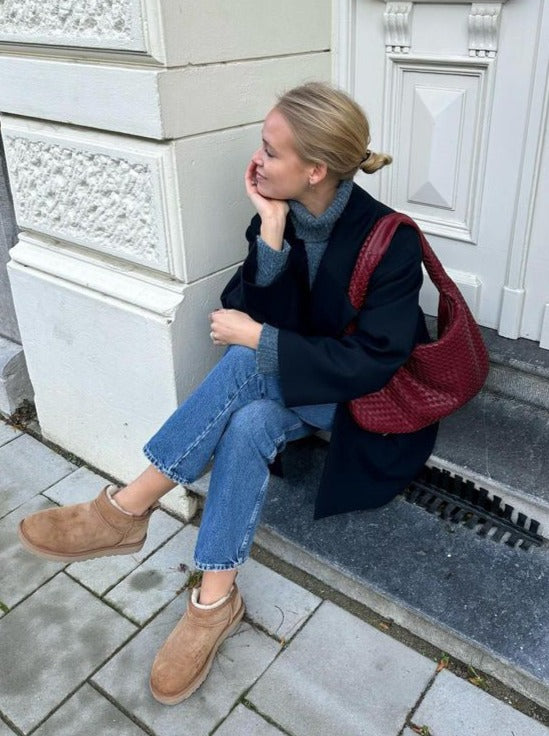 Tess | Ontdek de Stijlvolle Geknoopte Schoudertas voor Een Elegante Look