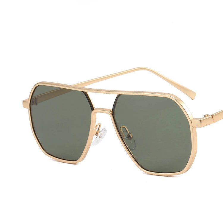 Eleganckie, wysokiej jakości męskie okulary aviator wykonane ze stali nierdzewnej zapewniają stylowy wygląd.