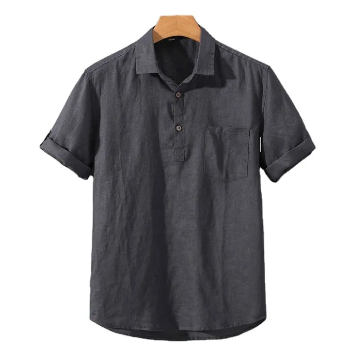 Elegancka koszulka polo dla mężczyzn wykonana z wysokiej jakości lnu zapewnia stylowy komfort.