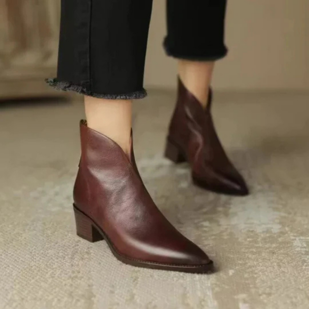 Eleganckie skórzane botki damskie ze stylowym obcasem blokowym