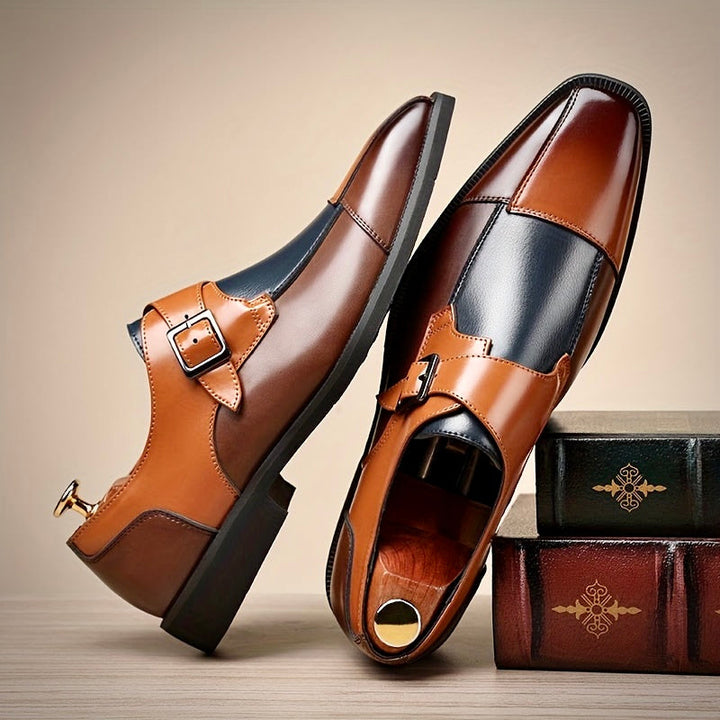 Stylowe męskie buty z paskiem typu monk, zapinane na klamrę, zapewniające elegancki wygląd