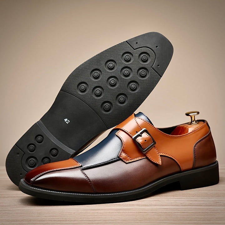 Stylowe męskie buty z paskiem typu monk, zapinane na klamrę, zapewniające elegancki wygląd