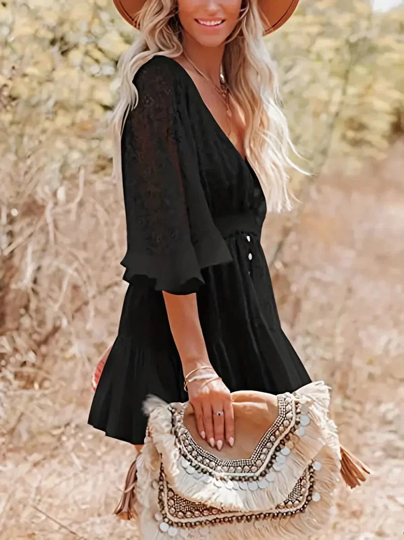 Szykowna i modna mini sukienka boho dla kobiet zapewniająca stylowy wygląd
