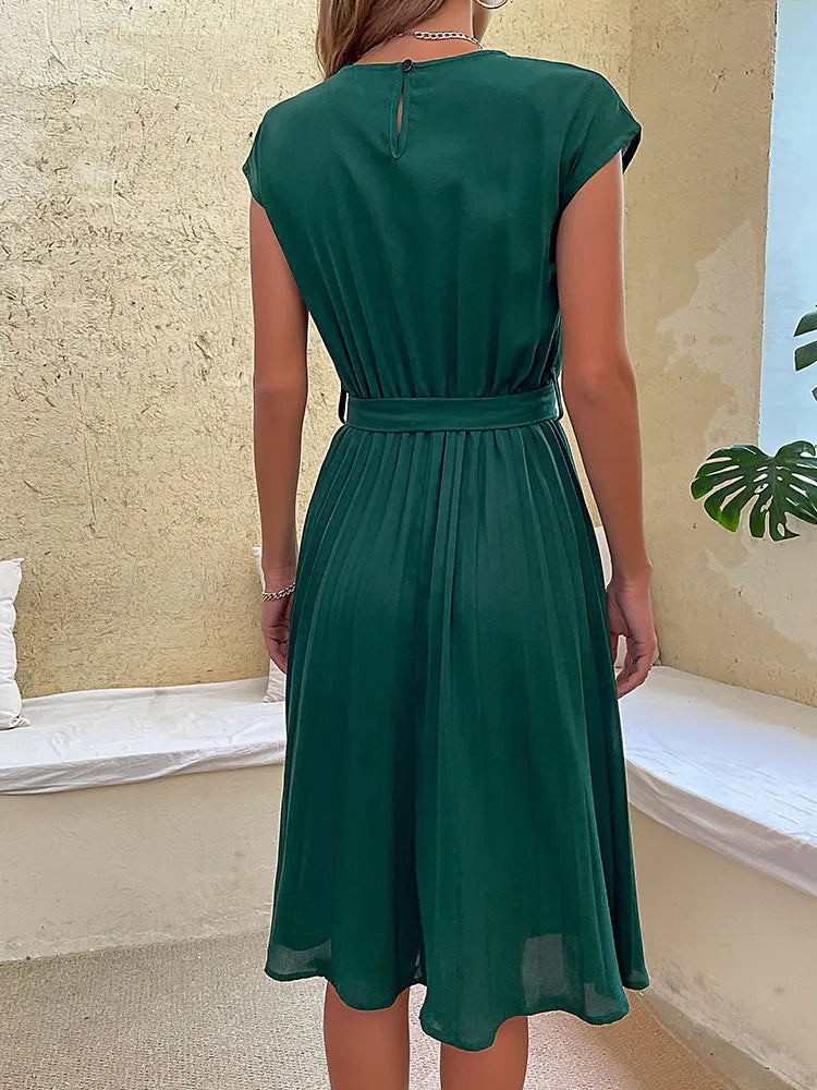 Elegancka sukienka damska z krótkim rękawem zapewniająca stylowy komfort
