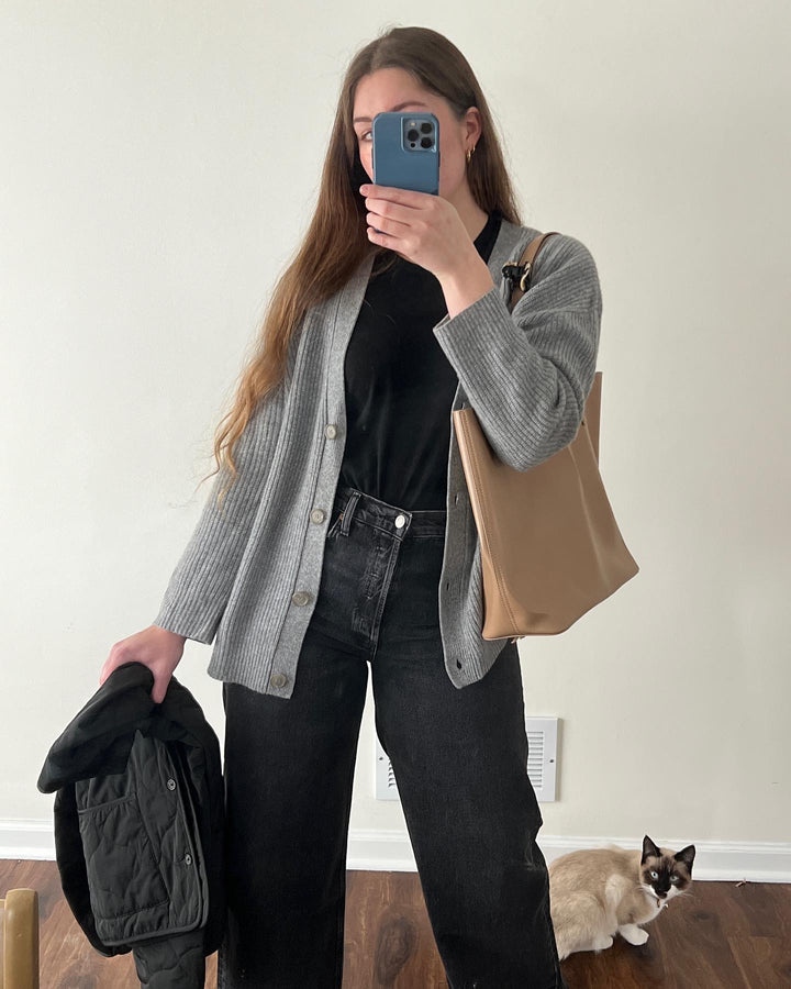 Elegancki kardigan damski zapewniający stylowy wygląd