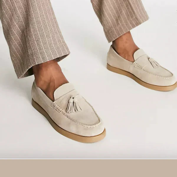 Eleganckie i wygodne loafersy męskie wykonane z wysokiej jakości zamszu o klasycznym wyglądzie.