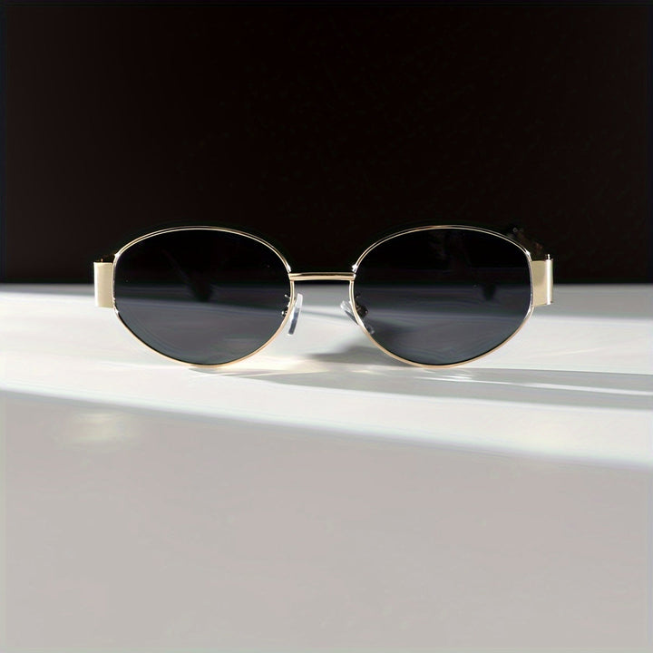 Majella | Elegante Ovale Zonnebril met Luxe Gouden Frame voor een Tijdloze Look