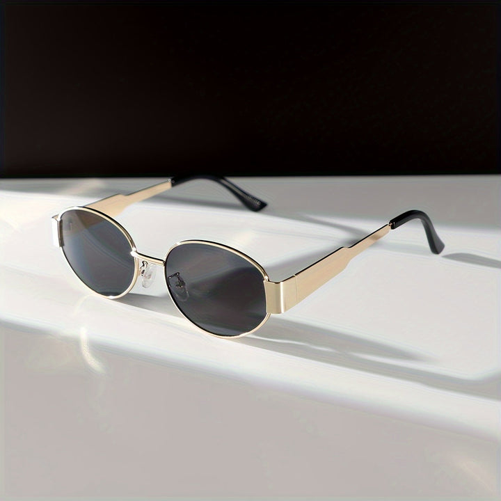 Majella | Elegante Ovale Zonnebril met Luxe Gouden Frame voor een Tijdloze Look