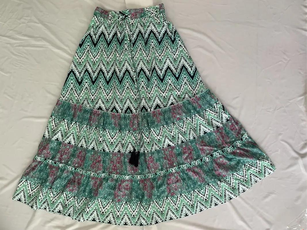 Elegancka damska spódnica maxi na stylowe okazje