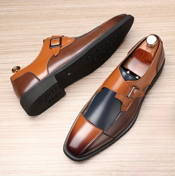 Stylowe męskie buty z paskiem typu monk, zapinane na klamrę, zapewniające elegancki wygląd