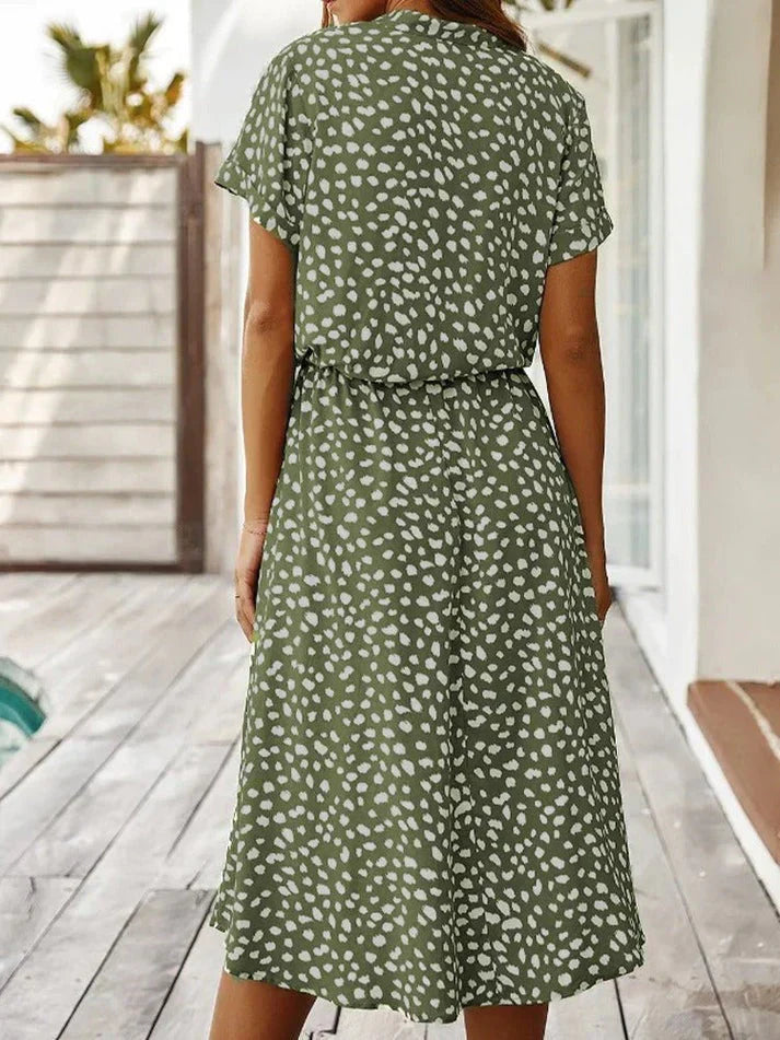 Elegancka damska sukienka vintage na stylowe okazje