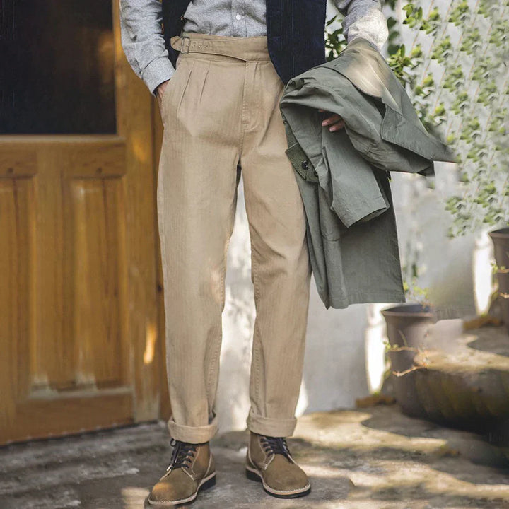 Stylowe spodnie męskie z eleganckim plisowanym przodem