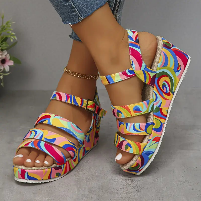 Stilvolle bunte Keilsandalen für Damen für einen modischen Look
