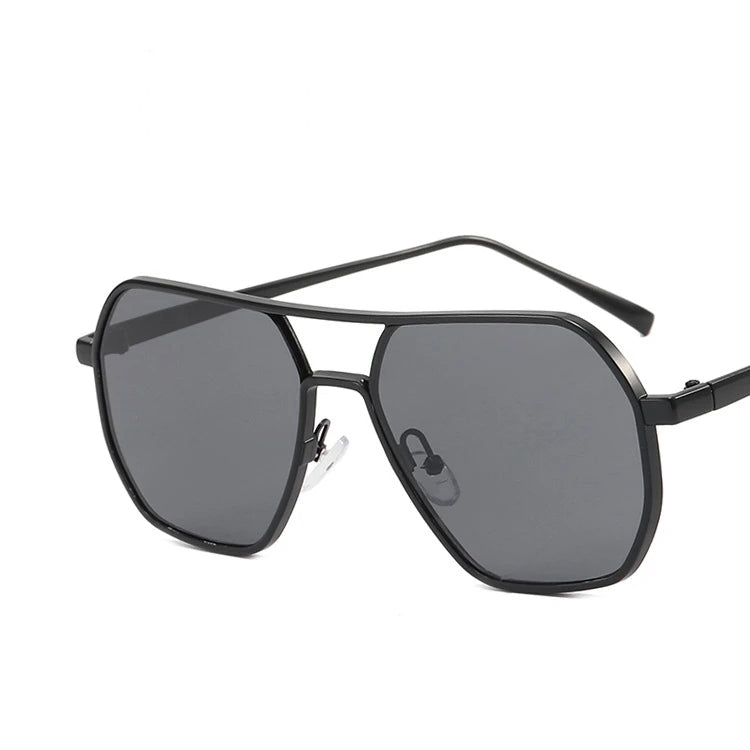 Eleganckie, wysokiej jakości męskie okulary aviator wykonane ze stali nierdzewnej zapewniają stylowy wygląd.