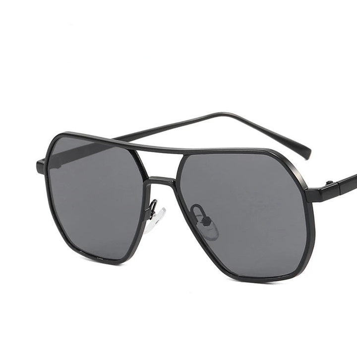 Eleganckie, wysokiej jakości męskie okulary aviator wykonane ze stali nierdzewnej zapewniają stylowy wygląd.