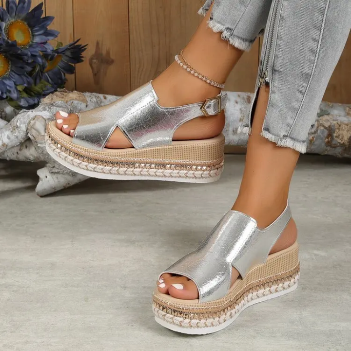 Gabriela™ - Eleganckie sandały na koturnie i klamra na kostce dla szykownego wyglądu