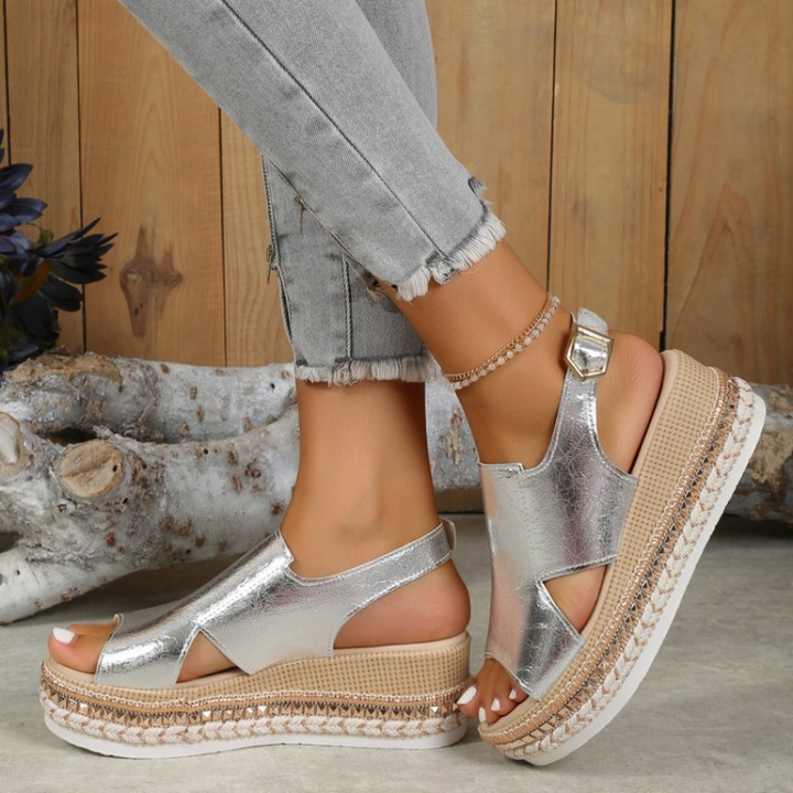 Gabriela™ - Eleganckie sandały na koturnie i klamra na kostce dla szykownego wyglądu