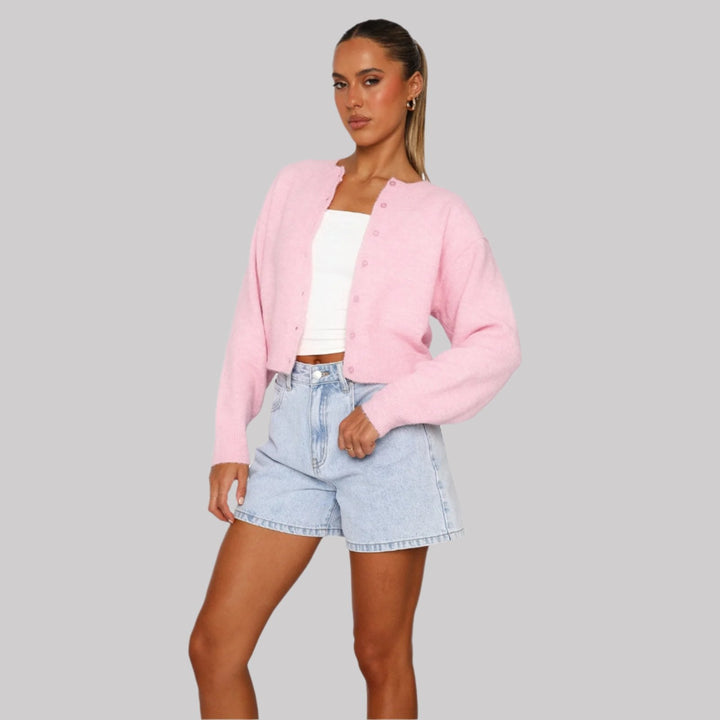 Stylowy kardigan damski - niezbędny element garderoby