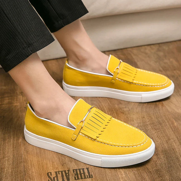 Stylowe zamszowe loafersy męskie zapewniające elegancki wygląd