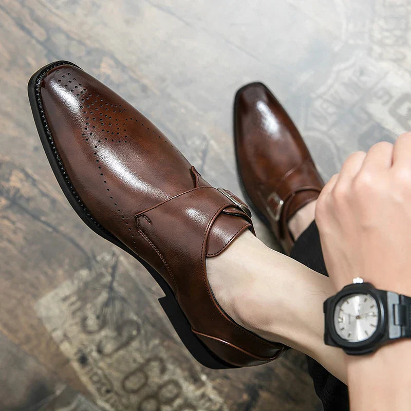 Eleganckie buty męskie wykonane z wysokiej jakości skóry, zapewniające doskonały wygląd