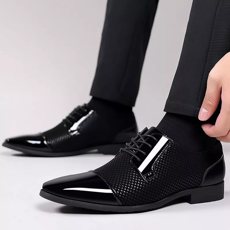 Stylowe skórzane buty męskie z błyszczącymi kryształkami