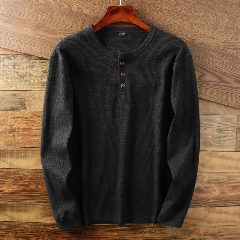 Elegancki sweter męski z długim rękawem zapewniający ponadczasowy wygląd