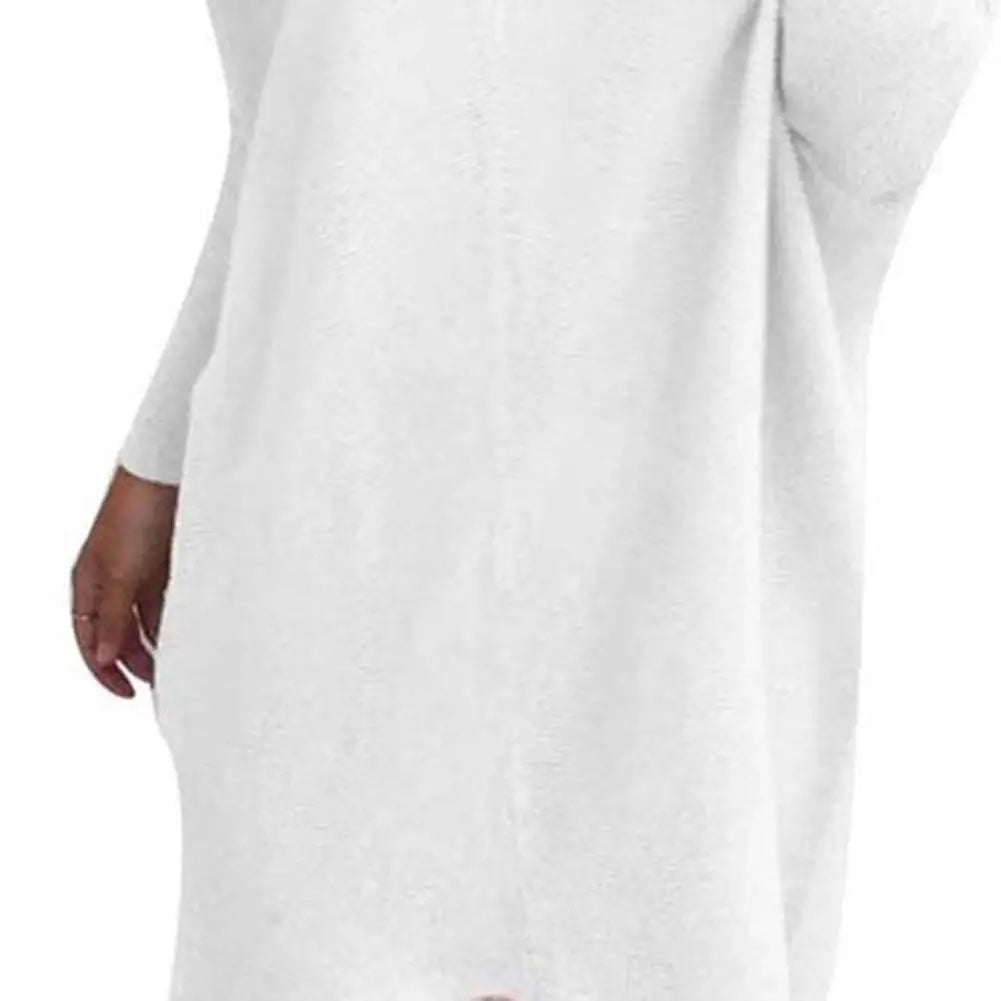 Stylowy sweter damski o średniej długości zapewniający modny wygląd