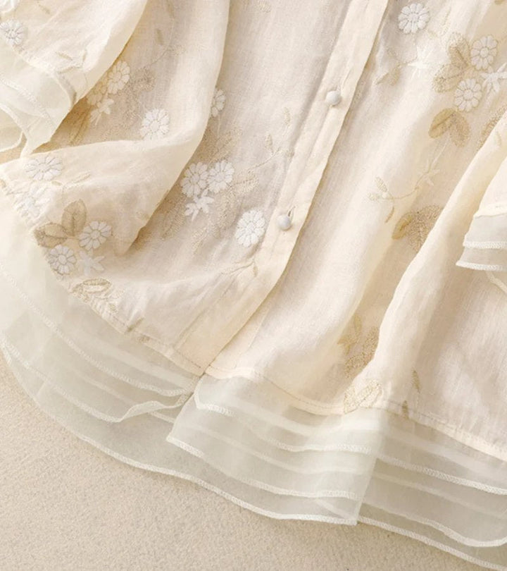Stylowa damska koszula w stylu vintage ze zdobieniami zapewniającymi elegancki wygląd