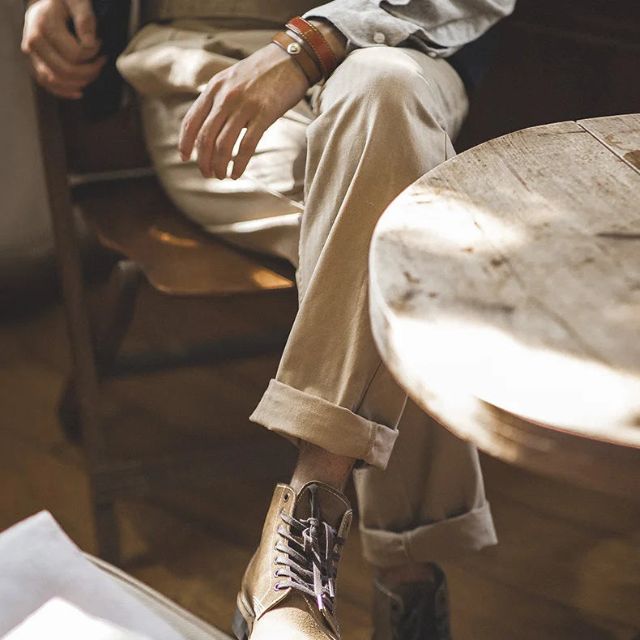 Stylowe spodnie męskie z eleganckim plisowanym przodem