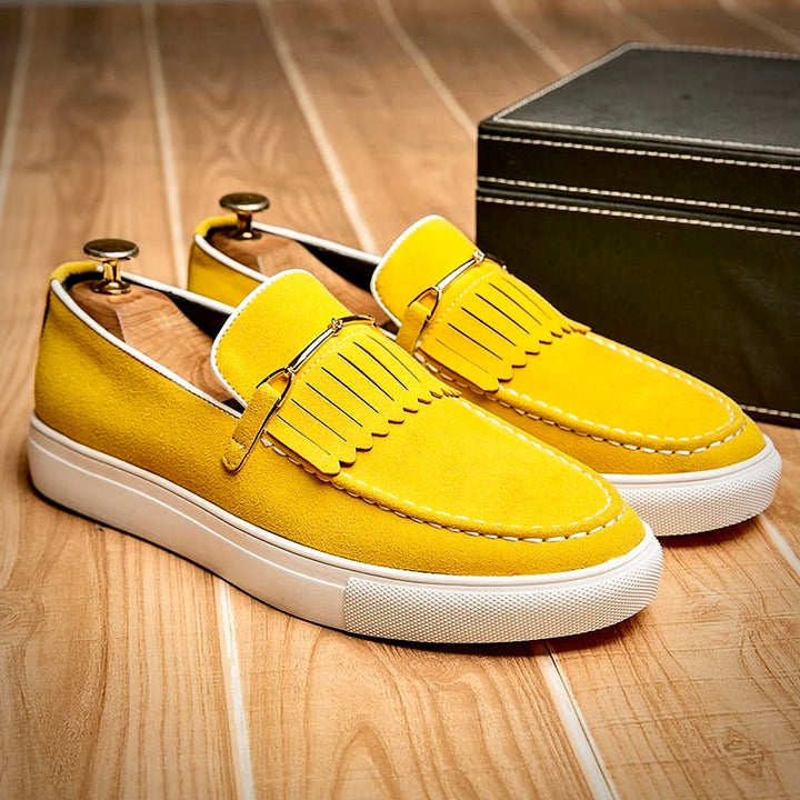 Stylowe zamszowe loafersy męskie zapewniające elegancki wygląd