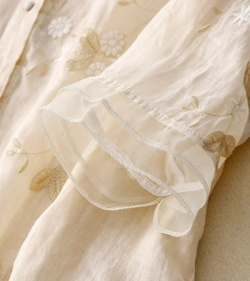 Stylowa damska koszula w stylu vintage ze zdobieniami zapewniającymi elegancki wygląd
