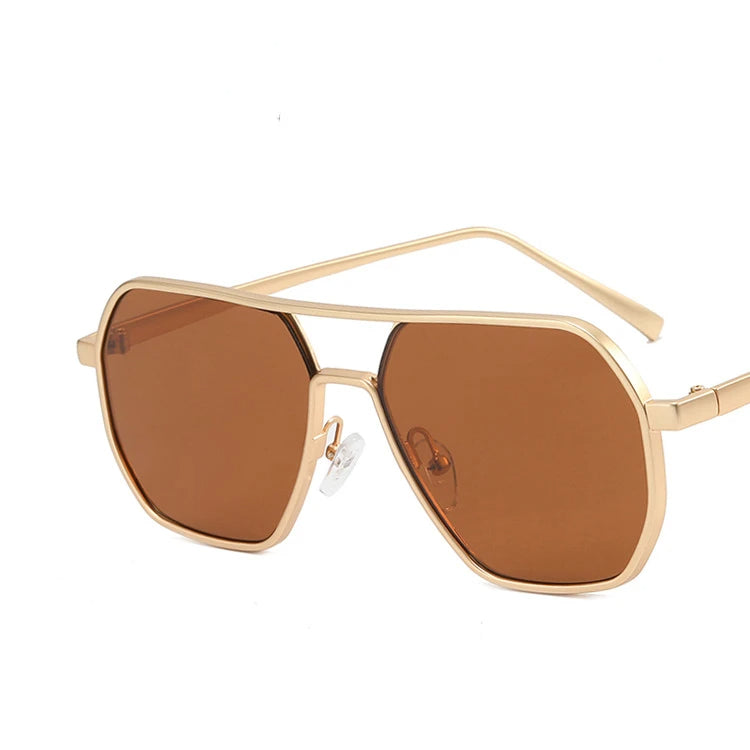 Eleganckie, wysokiej jakości męskie okulary aviator wykonane ze stali nierdzewnej zapewniają stylowy wygląd.