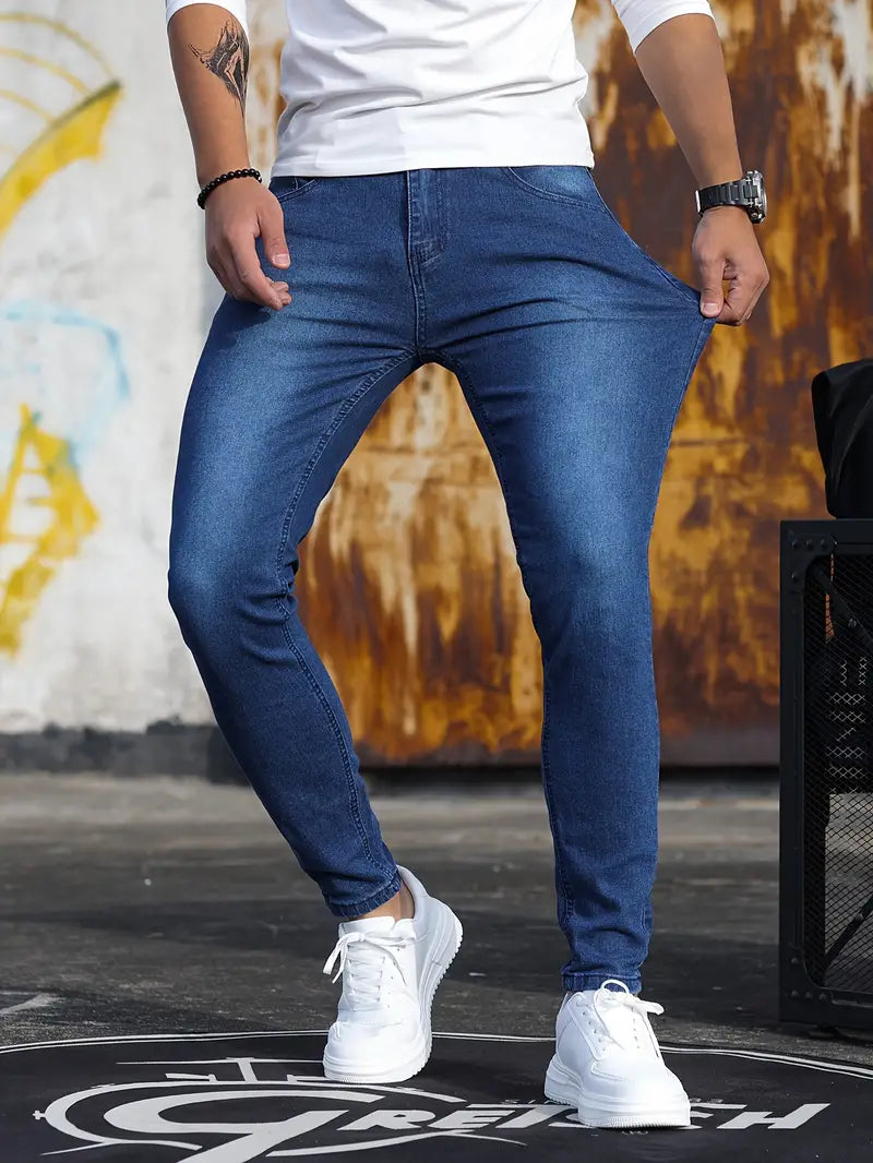 Fajne męskie jeansy skinny wykonane z rozciągliwego denimu o średniej gramaturze dla optymalnego komfortu.